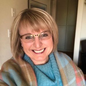 Meet your Posher, Carolyn